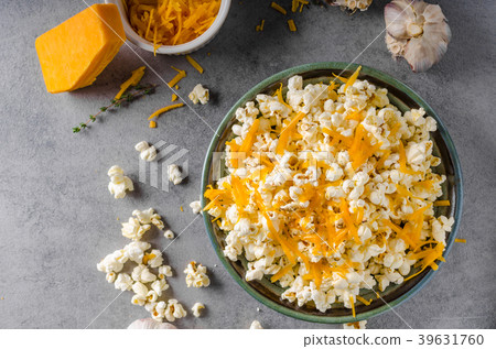Homemade cheese popcorn 39631760