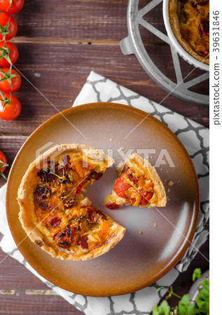 Mini quiche wih sausages 39631846