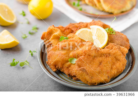 Delicious original schnitzel with potato pancakes 39631966