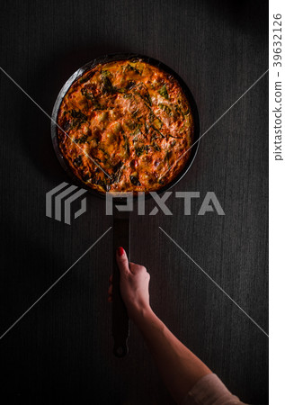 Vegetarian frittata with potatoes Vegetarian frittata with potatoes 39632126