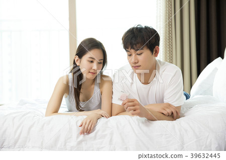 Conceptable photo of new married couple daily life. 098 39632445