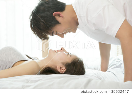 Conceptable photo of new married couple daily life. 029 39632447