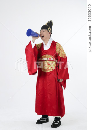A middle-aged man who dressed a king's clothes making funny expression photo. 372 A middle-aged man who dressed a king's clothes making funny expression photo. 372 39633040