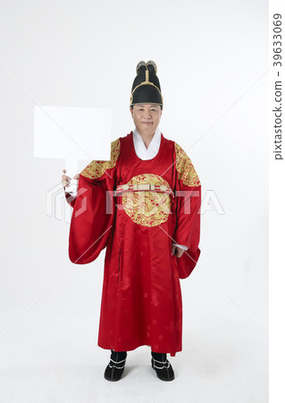 A middle-aged man who dressed a king's clothes making funny expression photo. 340 A middle-aged man who dressed a king's clothes making funny expression photo. 340 39633069