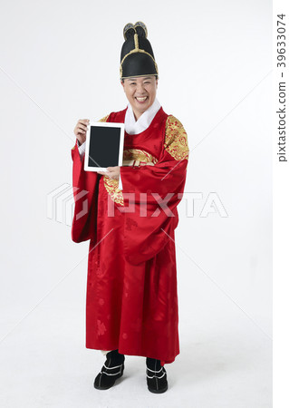 A middle-aged man who dressed a king's clothes making funny expression photo. 355 A middle-aged man who dressed a king's clothes making funny expression photo. 355 39633074