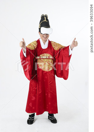 A middle-aged man who dressed a king's clothes making funny expression photo. 394 A middle-aged man who dressed a king's clothes making funny expression photo. 394 39633094