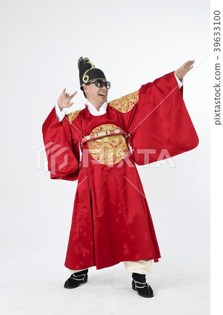 A middle-aged man who dressed a king's clothes making funny expression photo. 385 A middle-aged man who dressed a king's clothes making funny expression photo. 385 39633100
