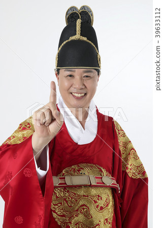A middle-aged man who dressed a king's clothes making funny expression photo. 301 A middle-aged man who dressed a king's clothes making funny expression photo. 301 39633112