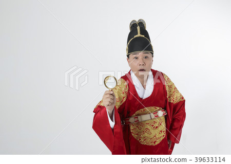 A middle-aged man who dressed a king's clothes making funny expression photo. 324 39633114