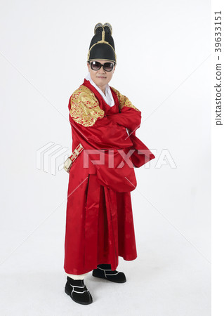 A middle-aged man who dressed a king's clothes making funny expression photo. 378 A middle-aged man who dressed a king's clothes making funny expression photo. 378 39633151