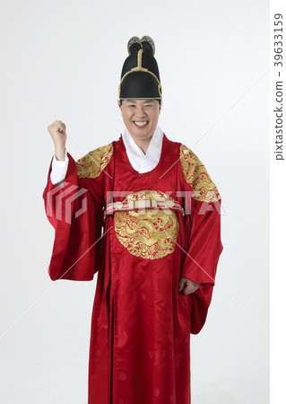 A middle-aged man who dressed a king's clothes making funny expression photo. 295 A middle-aged man who dressed a king's clothes making funny expression photo. 295 39633159