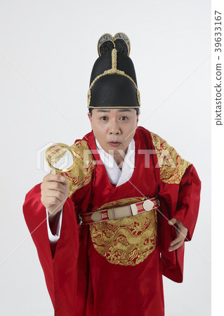 A middle-aged man who dressed a king's clothes making funny expression photo. 320 A middle-aged man who dressed a king's clothes making funny expression photo. 320 39633167
