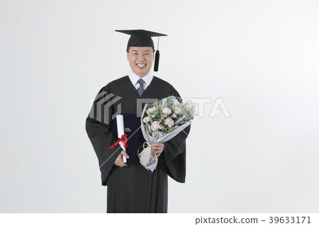 the life of a middle-aged man who graduate holding diploma photo. 274 the life of a middle-aged man who graduate holding diploma photo. 274 39633171