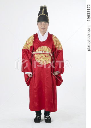 A middle-aged man who dressed a king's clothes making funny expression photo. 275 A middle-aged man who dressed a king's clothes making funny expression photo. 275 39633172