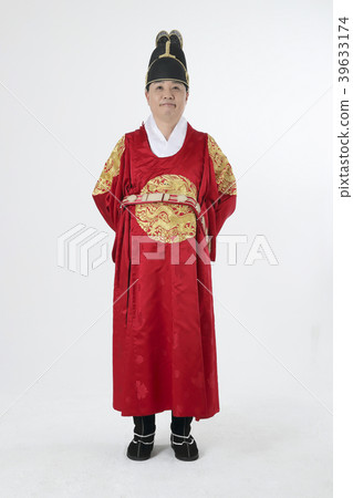A middle-aged man who dressed a king's clothes making funny expression photo. 277 A middle-aged man who dressed a king's clothes making funny expression photo. 277 39633174