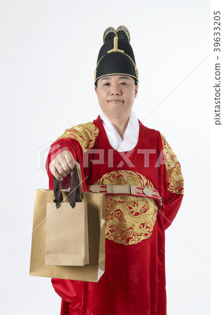 A middle-aged man who dressed a king's clothes making funny expression photo. 328 A middle-aged man who dressed a king's clothes making funny expression photo. 328 39633205