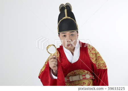 A middle-aged man who dressed a king's clothes making funny expression photo. 315 A middle-aged man who dressed a king's clothes making funny expression photo. 315 39633225