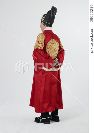 A middle-aged man who dressed a king's clothes making funny expression photo. 283 A middle-aged man who dressed a king's clothes making funny expression photo. 283 39633256