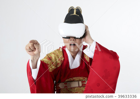 A middle-aged man who dressed a king's clothes making funny expression photo. 396 A middle-aged man who dressed a king's clothes making funny expression photo. 396 39633336