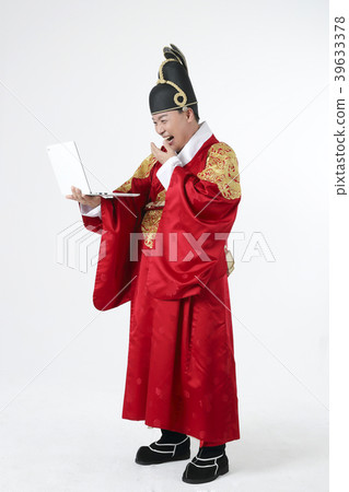 A middle-aged man who dressed a king's clothes making funny expression photo. 364 A middle-aged man who dressed a king's clothes making funny expression photo. 364 39633378