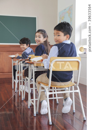 Children Cheerful Studying Education knowledge Concept. Children are learning a group study, VR, Science, practical education and schooling. 291 Children Cheerful Studying Education knowledge Concept. Children are learning a group study, VR, Science, practical education and schooling. 291 39633564
