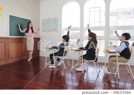 Children Cheerful Studying Education knowledge Concept. Children are learning a group study, VR, Science, practical education and schooling. 296 Children Cheerful Studying Education knowledge Concept. Children are learning a group study, VR, Science, practical education and schooling. 296 39633566