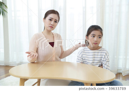 Children Cheerful Studying Education knowledge Concept. Children are learning a group study, VR, Science, practical education and schooling. 127 Children Cheerful Studying Education knowledge Concept. Children are learning a group study, VR, Science, practical education and schooling. 127 39633789