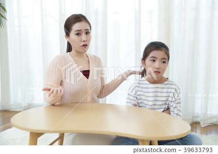 Children Cheerful Studying Education knowledge Concept. Children are learning a group study, VR, Science, practical education and schooling. 126 Children Cheerful Studying Education knowledge Concept. Children are learning a group study, VR, Science, practical education and schooling. 126 39633793