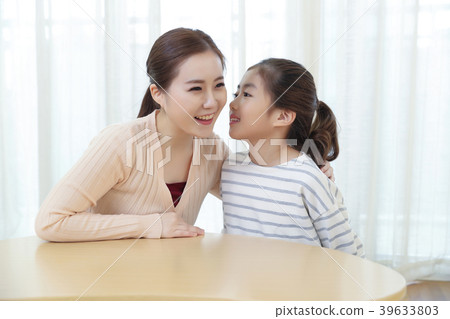 Children Cheerful Studying Education knowledge Concept. Children are learning a group study, VR, Science, practical education and schooling. 118 39633803