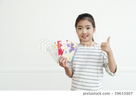 Children Cheerful Studying Education knowledge Concept. Children are learning a group study, VR, Science, practical education and schooling. 138 39633807