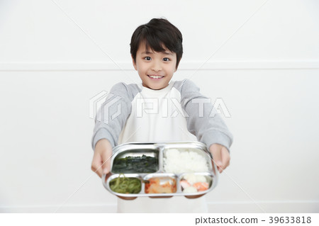 Children Cheerful Studying Education knowledge Concept. Children are learning a group study, VR, Science, practical education and schooling. 152 39633818