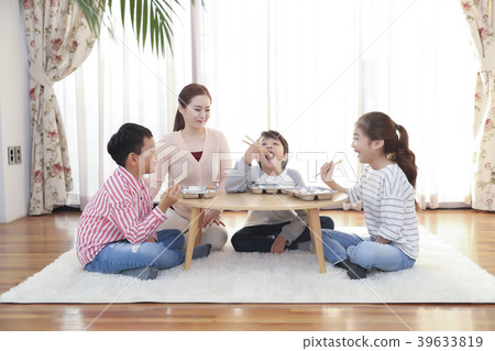 Children Cheerful Studying Education knowledge Concept. Children are learning a group study, VR, Science, practical education and schooling. 146 39633819