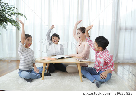 Children Cheerful Studying Education knowledge Concept. Children are learning a group study, VR, Science, practical education and schooling. 110 39633823