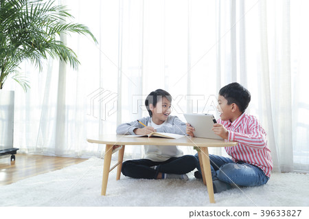 Children Cheerful Studying Education knowledge Concept. Children are learning a group study, VR, Science, practical education and schooling. 102 39633827