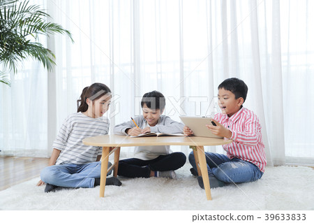 Children Cheerful Studying Education knowledge Concept. Children are learning a group study, VR, Science, practical education and schooling. 103 39633833