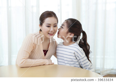 Children Cheerful Studying Education knowledge Concept. Children are learning a group study, VR, Science, practical education and schooling. 120 39633834