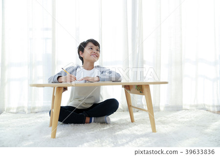 Children Cheerful Studying Education knowledge Concept. Children are learning a group study, VR, Science, practical education and schooling. 097 39633836