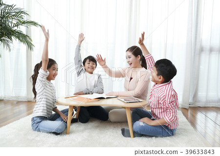 Children Cheerful Studying Education knowledge Concept. Children are learning a group study, VR, Science, practical education and schooling. 113 39633843