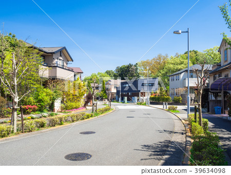 A quiet residential area	 39634098