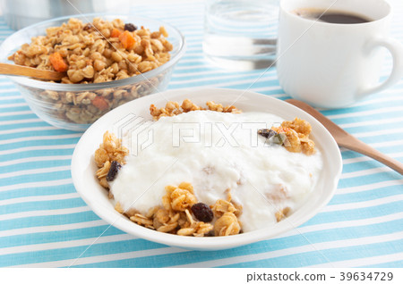 Granola Yogurt Breakfast Healthy Cereal Granola Yogurt Breakfast Healthy Cereal 39634729