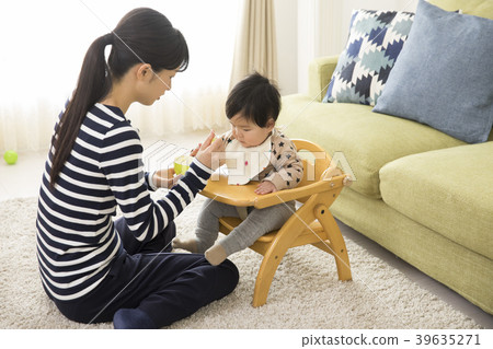 嬰兒和媽媽,嬰兒食品 嬰兒和媽媽,嬰兒食品 39635271