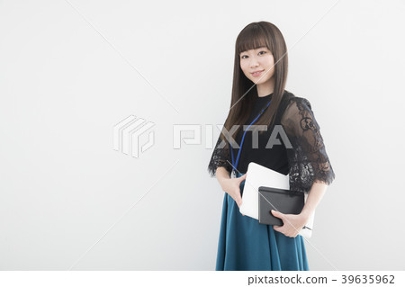 young woman young woman 39635962