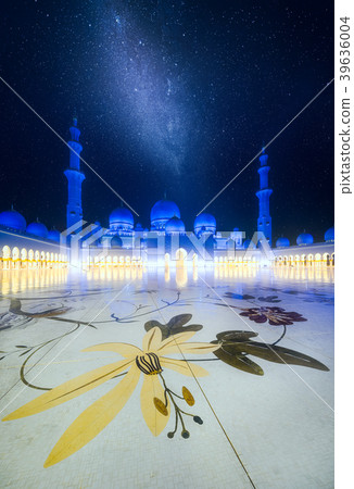 Sheikh Zayed Grand Mosque at dusk, Abu-Dhabi, UAE Sheikh Zayed Grand Mosque at dusk, Abu-Dhabi, UAE 39636004