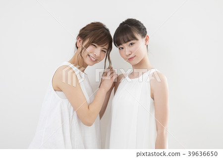 Two young ladies Two young ladies 39636650