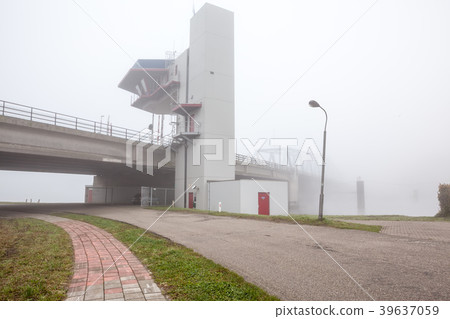 an froggy bridge an froggy bridge 39637059