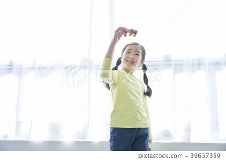 Happy child 39637359