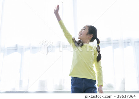 Happy child 39637364