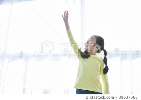 Happy child 39637365
