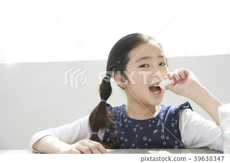 Candy and kids 39638347