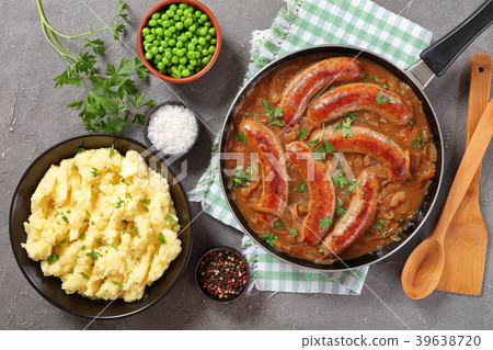 bangers and mash, classic recipe, top view 39638720